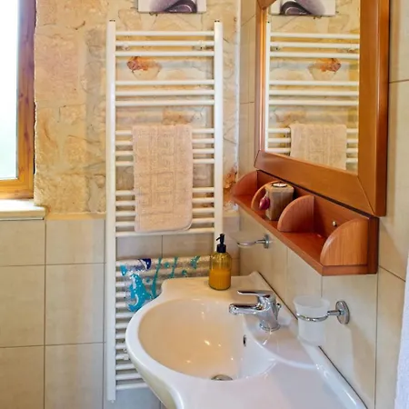 Traditionelle Mit Privatem Pool By Interhome