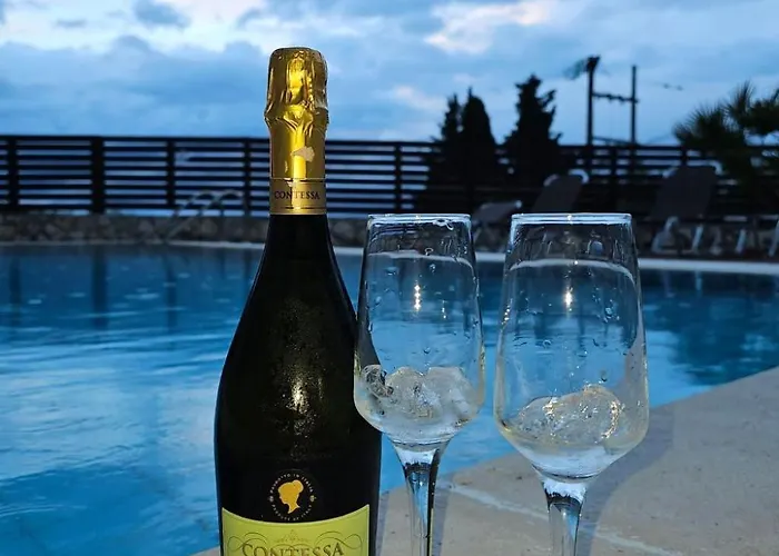 펜션 Traditionelle Mit Privatem Pool By Interhome 트라가키온